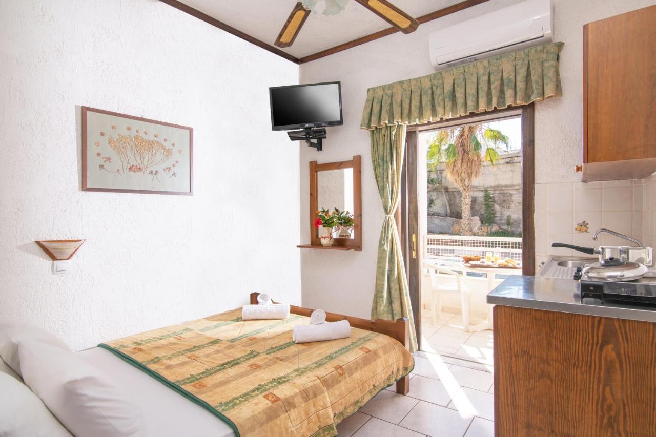 Iliostasi Beach Apartments Hersonissos (Crete) Exterior foto