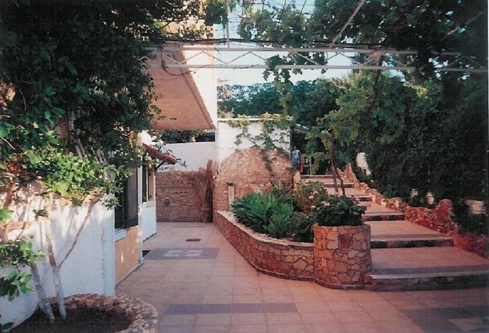 Iliostasi Beach Apartments Hersonissos (Crete) Exterior foto